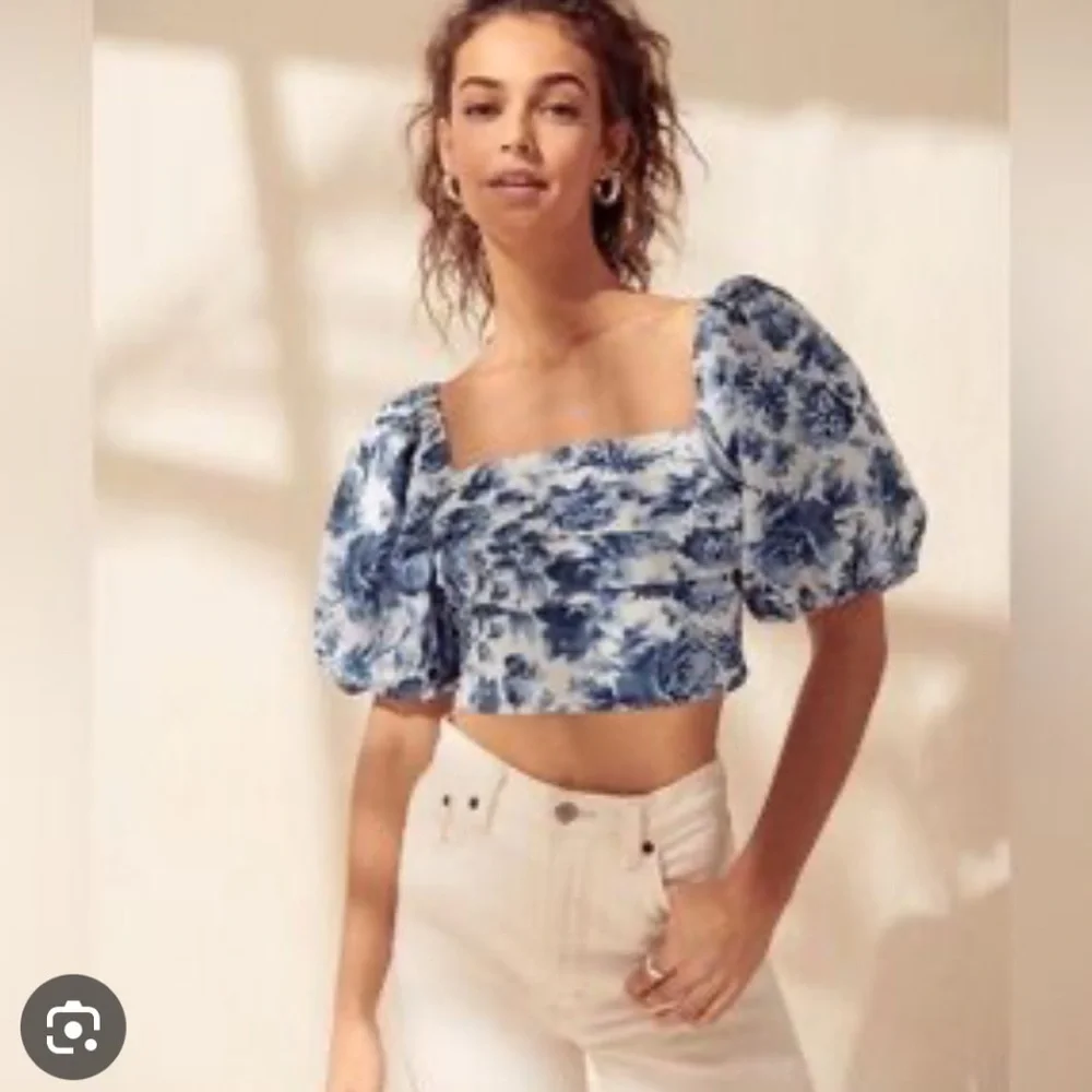 Abercrombie & Fitch chic off
